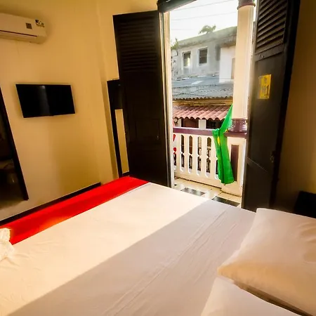 Jet-set Hostel *
