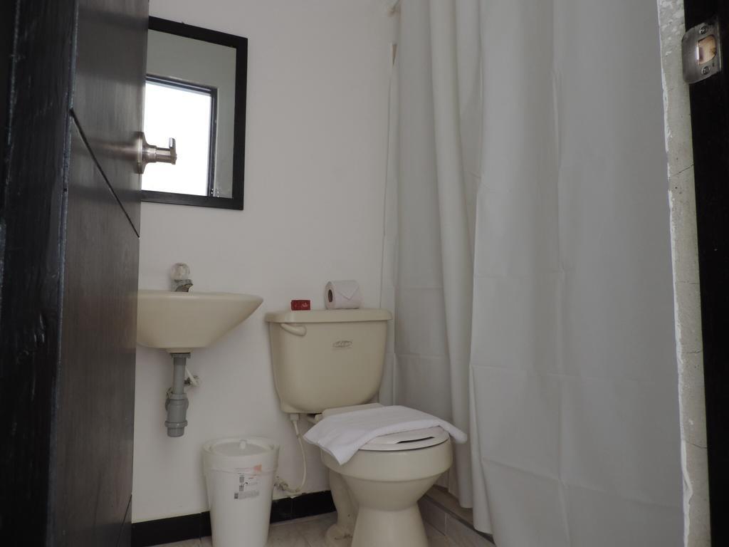 Jet-set Hostel *