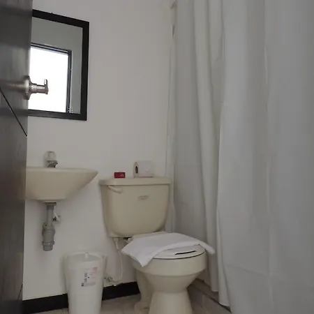 Jet-set Hostal *